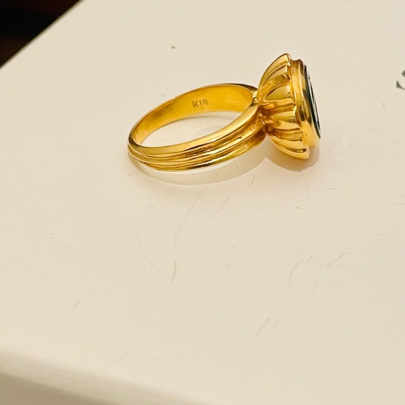 Estate 18k carved bloodstone Viking ship scalloped ring. US size 5 1/4. - Picture 8 of 11